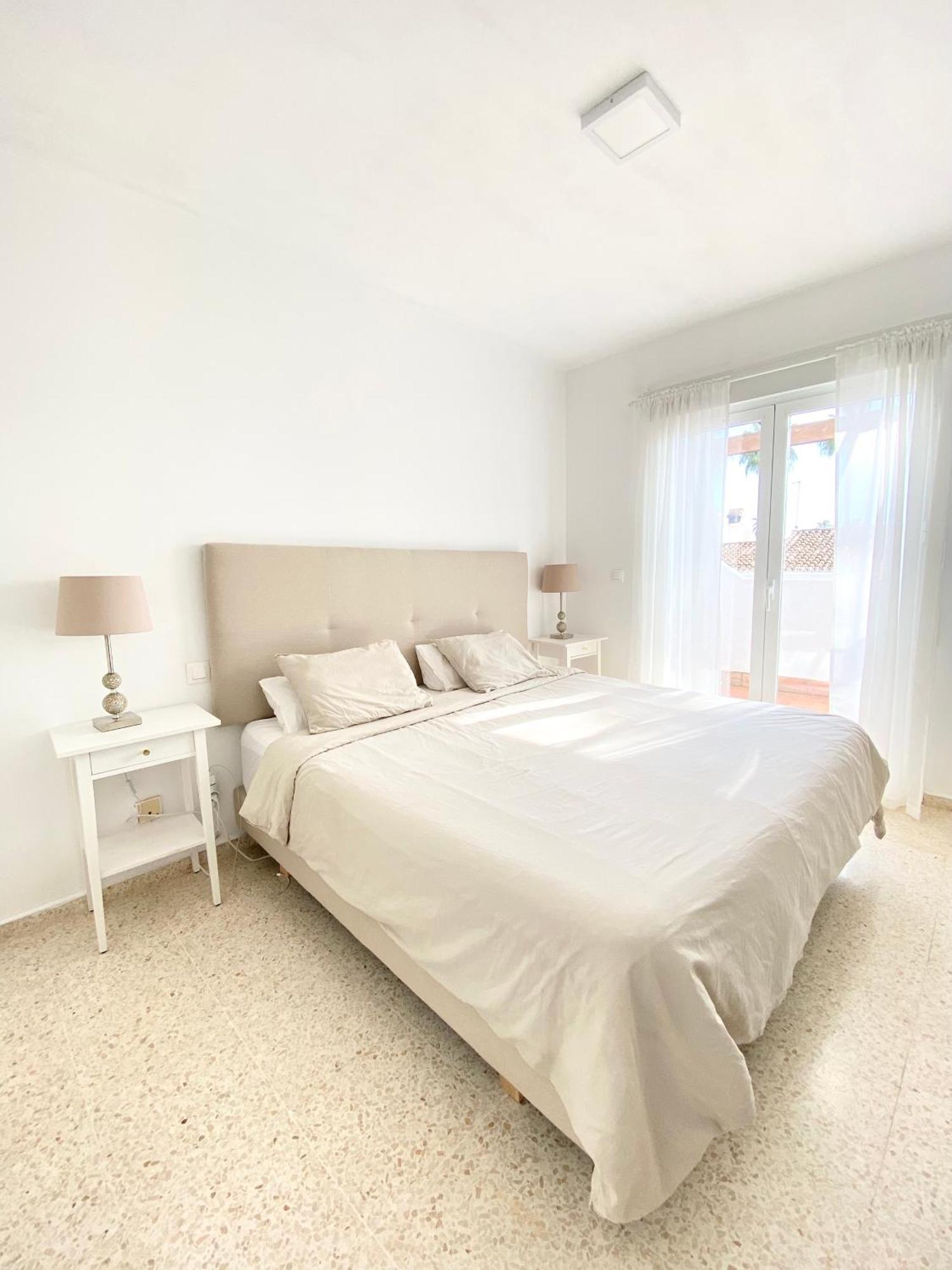 Townhouse W/Sea View & Garden Villa Estepona Eksteriør billede