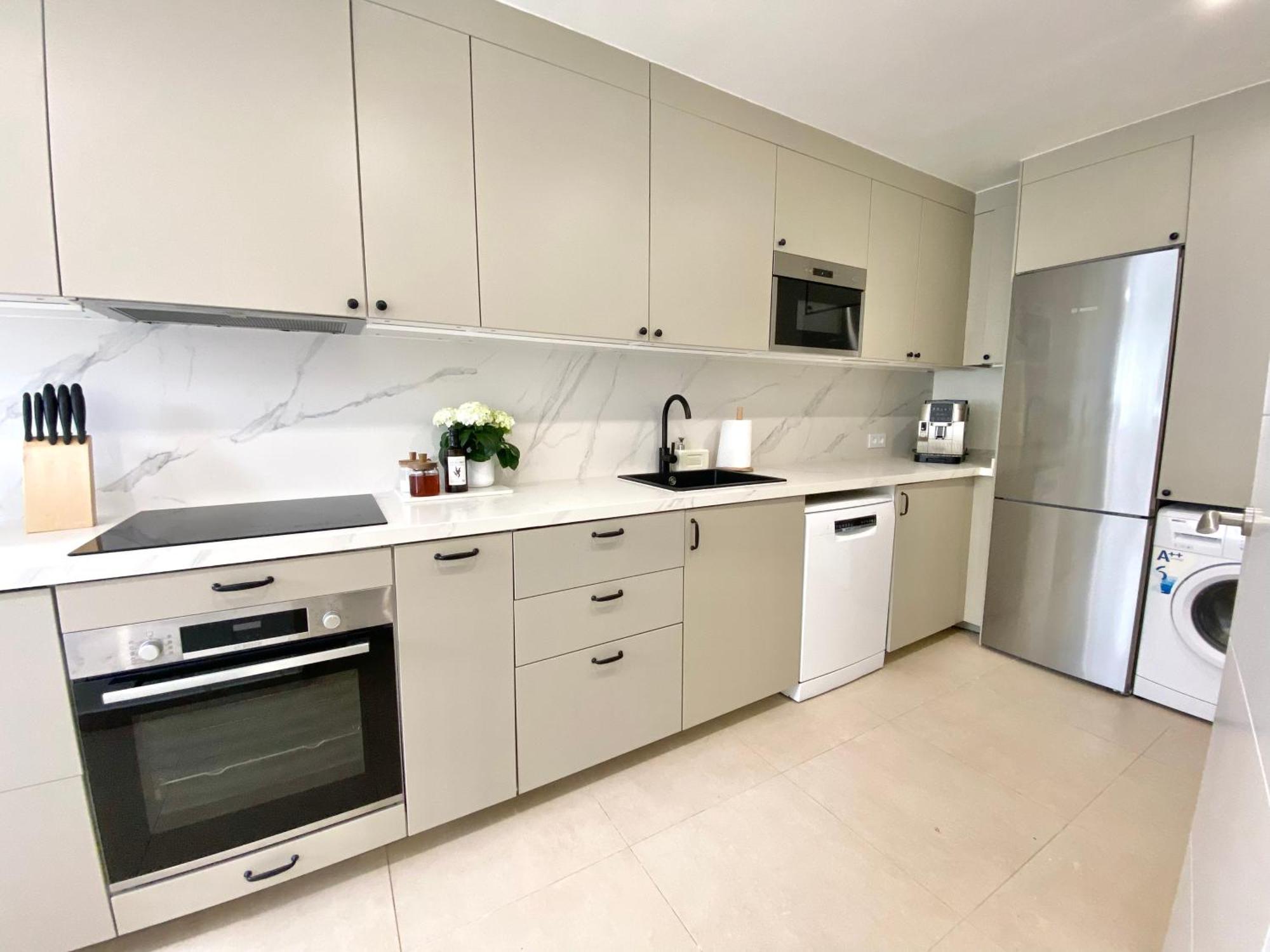 Townhouse W/Sea View & Garden Villa Estepona Eksteriør billede
